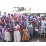 arbre-de-noel-louis-kouakou-habonouan-comble-600-enfants-demunies-de-brobo