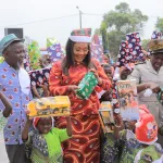 tournee-noel-de-partage-2022-4000-enfants-de-la-region-du-goh-combles-de-cadeaux