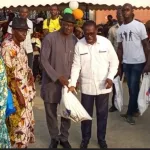celebration-de-la-st-sylvestre-a-grand-bassam-un-cadre-comble-les-populations-de-kits-alimentaires