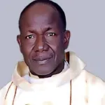 nigeria-le-pere-isaac-achi-brule-dans-un-incendie-declenche-a-la-paroisse-saint-pierre-et-saint-paul
