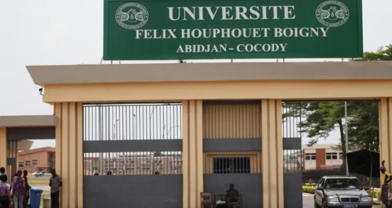 ces-morts-suspectes-qui-interpellent-des-jeunes-se-decoupent-a-la-machette-ouattara-veut-gater-les-jeunes