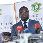 infrastructures-routieres-amedee-kouakou-annonce-la-poursuite-du-bitumage-des-1-922-km-de-routes-neuves
