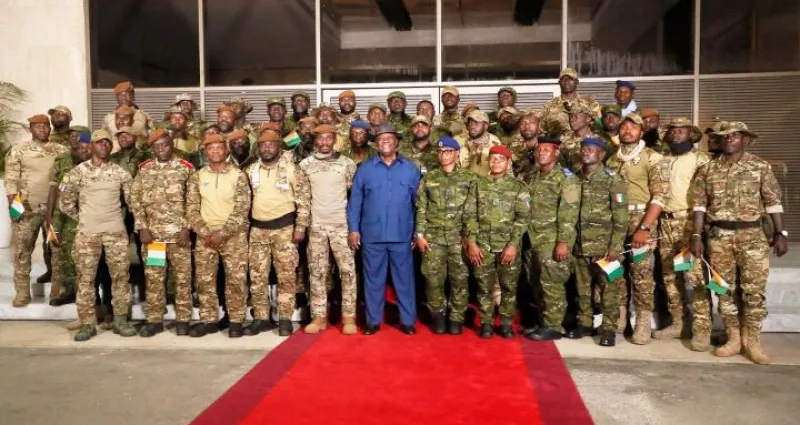 cote-d-ivoire-plus-de-800-soldats-ivoiriens-y-compris-les-49-anterieurement-detenus-au-mali-decores