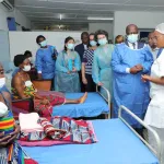 sante-infantile-le-ministre-pierre-dimba-satisfait-des-resultats-de-la-methode-mere-kangourou-du-chu-de-treichville