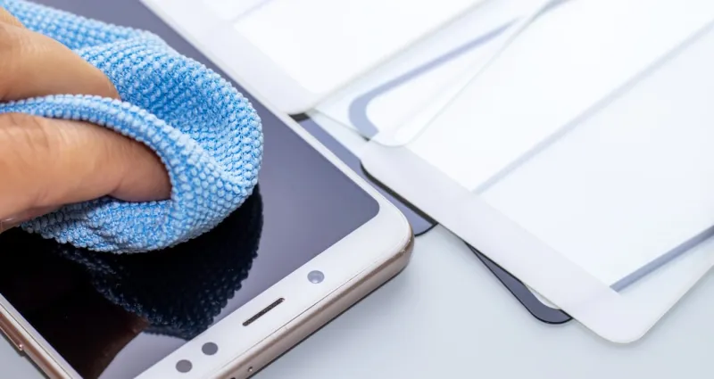 vie-pratique-3-astuces-top-pour-enlever-les-rayures-sur-l-ecran-d-un-telephone