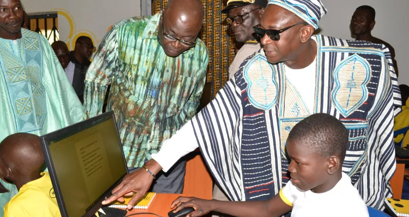 ferkessedougou-la-fondation-mtn-cote-d-ivoire-offre-une-salle-multimedia-au-lycee-moderne-de-nambonkaha