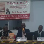 litterature-aime-adopo-achi-presente-son-ouvrage-appuis-grammaticaux-dans-l-etude-des-textes-litteraires