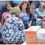 dimanche-de-la-solidarite-la-ministre-belmonde-apporte-du-reconfort-a-abobo-et-a-yopougon