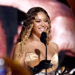 people-avec-32-trophees-la-chanteuse-beyonce-s-offre-un-nouveau-record-aux-grammy-awards