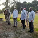 cote-d-ivoire-laurent-gbagbo-en-pleurs-devant-des-parents-de-ses-collaborateurs-decedes
