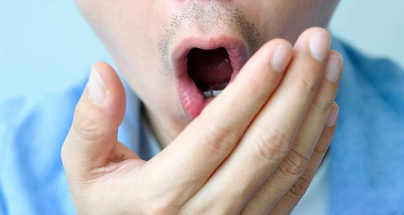 hygiene-bucco-dentaire-3-aliments-qui-donnent-mauvaise-haleine-a-tous-les-coups