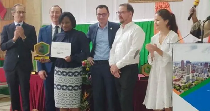 l-entreprise-ev-tech-remporte-2-prix-pour-son-impact-social-dans-la-categorie-mobilite-et-transport