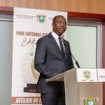 10e-prix-d-excellence-le-dircab-du-pm-appelle-a-relever-les-defis-de-la-qualite-des-laureats-et-de-l-organisation