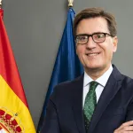 vernissage-l-ambassadeur-d-espagne-en-cote-d-ivoire-visite-la-fondation-donwahi