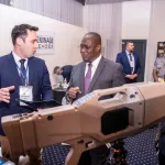 defense-et-securite-reunion-d-affaire-de-presentation-d-armement-de-guerre-a-la-pointe-de-la-technologie