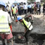 assainissement-une-operation-de-curage-des-caniveaux-lancee-dans-la-commune-d-abobo