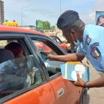 securite-routiere-une-video-d-un-automobiliste-conduisant-en-pleine-vitesse-defraie-la-chronique-sur-la-toile