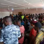 manque-d-eau-a-mafere-la-ville-paralysee-les-autorites-discutent-avec-les-populations
