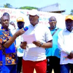 divo-des-militants-du-parti-au-pouvoir-deposent-des-motions-a-rue-lepic