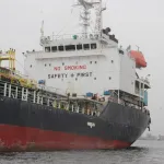 defense-victime-d-une-piraterie-en-haute-mer-un-petrolier-singapourien-sauve-par-la-marine-ivoirienne