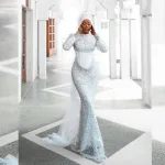 konnie-toure-s-arrache-une-piece-unique-perlee-de-cristaux-flamboyants-de-chez-ibrahim-fernandez-pour-son-mariage