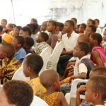 enfants-vulnerables-une-jeune-ivoirienne-apporte-une-solution-depuis-paris