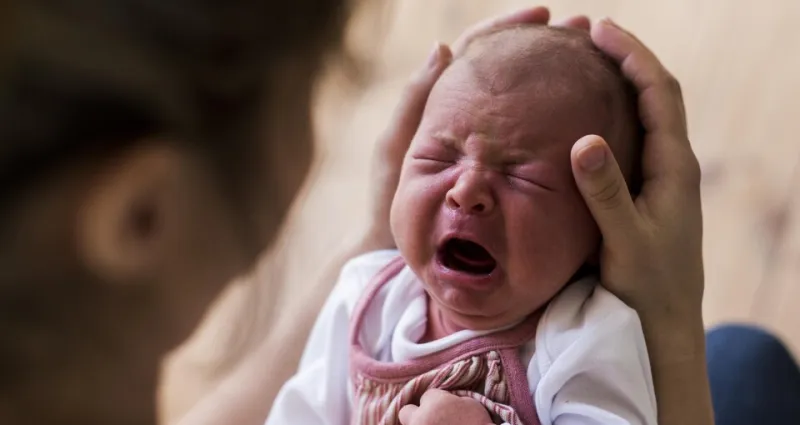 bebe-qui-pleure-4-astuces-pour-le-calmer-si-rien-ne-fonctionne