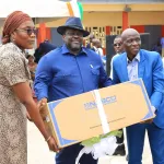 concours-mon-ecole-est-la-plus-belle-a-koumassi-mathias-n-guessan-ahondjon-recompense-plusieurs-ecoles