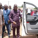 beoumi-jacques-assahore-konan-offre-une-ambulance-medicalisee-au-village-de-dieviessou