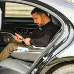 quand-zelensky-oublie-son-telephone-portable-dans-une-voiture-en-allemagne-photos