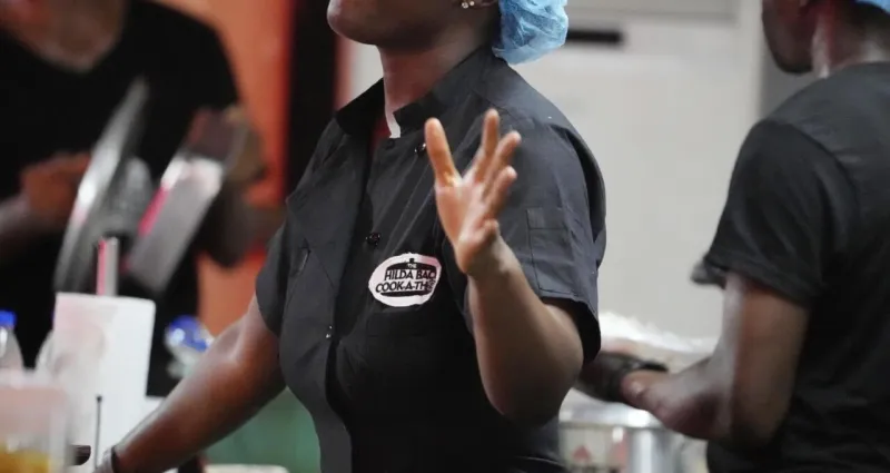 record-du-monde-la-nigeriane-hilda-baci-cuisine-pendant-100-heures