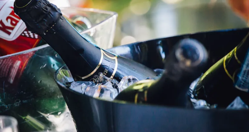 l-astuce-de-derniere-minute-pour-refroidir-une-boisson-en-urgence