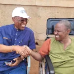 korhogo-dr-issa-malick-coulibaly-ppa-ci-remet-des-fauteuils-roulants-aux-handicapes