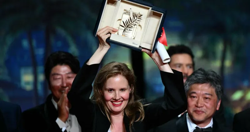 festival-de-cannes-2023-justine-triet-realisatrice-du-film-anatomie-d-une-chute-remporte-la-palme-d-or