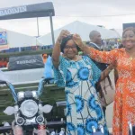 abobo-fete-des-meres-kandia-camara-offre-des-cadeaux-qui-vont-aider-les-femmes-a-se-prendre-en-charge