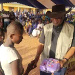 karafigue-les-meilleurs-eleves-recompenses-par-dr-coulibaly-issa-malick
