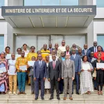 etat-civil-vagondo-diomande-remet-les-attestations-a-des-agents-des-mairies-apres-leur-formation-a-l-oneci