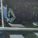 guiberoua-le-vehicule-de-commandement-de-la-maire-zeze-soussou-nicole-vandalisee-tard-la-nuit-par-des-individus