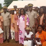 fete-des-meres-mme-donwahi-offre-400-complets-de-pagnes-aux-femmes-de-grand-zattry