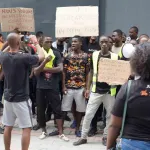 des-travailleurs-esclaves-a-la-zone-industrielle-de-yopougon-voici-le-modele-economique-pour-sauver-l-afrique