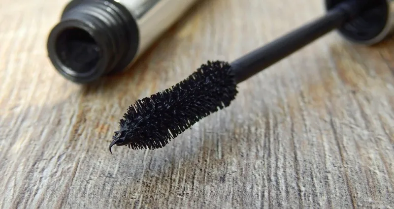 recyclage-comment-donner-une-seconde-vie-a-un-tube-de-mascara-vide-en-mascara-repousse-cils