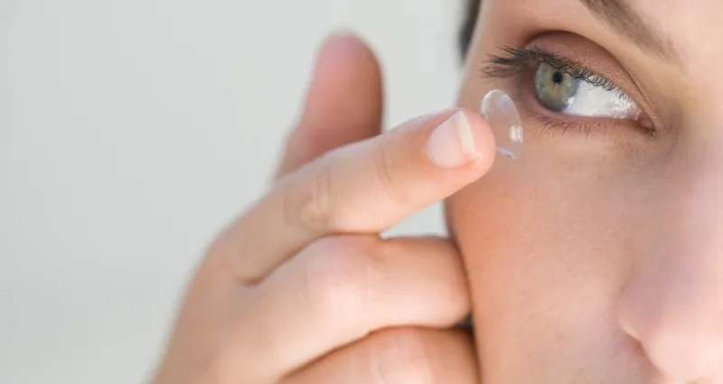 lentilles-de-contact-4-erreurs-a-ne-jamais-faire-quand-on-en-porte