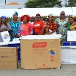 fete-des-meres-a-koumassi-la-mairie-et-son-partenaire-offrent-des-cadeaux-d-un-montant-de-40-millions-aux-femmes