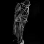 cord-age-l-exposition-de-ly-lagazelle-celebre-la-force-et-la-resilience-des-femmes