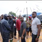 inondations-a-grand-bassam-le-maire-jean-louis-aux-cotes-des-victimes-le-gouvernement-appele-au-secours