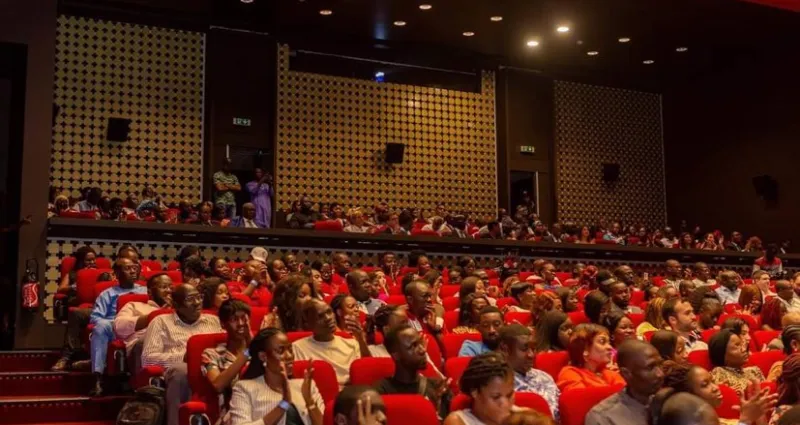 cheveux-5-erreurs-frequentes-a-la-plage-qui-ruinent-vos-cheveux