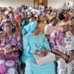 municipales-2023-un-candidat-a-sikensi-offre-des-pagnes-a-des-femmes