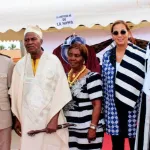alain-richard-donwahi-investit-le-chef-de-la-communaute-we-de-la-region-de-la-nawa