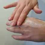 mains-seche-5-remedes-naturels-pour-sauver-vos-mains-seches-et-abimees