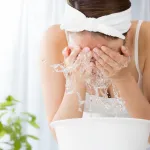 soins-du-visage-6-erreurs-a-ne-pas-commettre-en-vous-lavant-le-visage